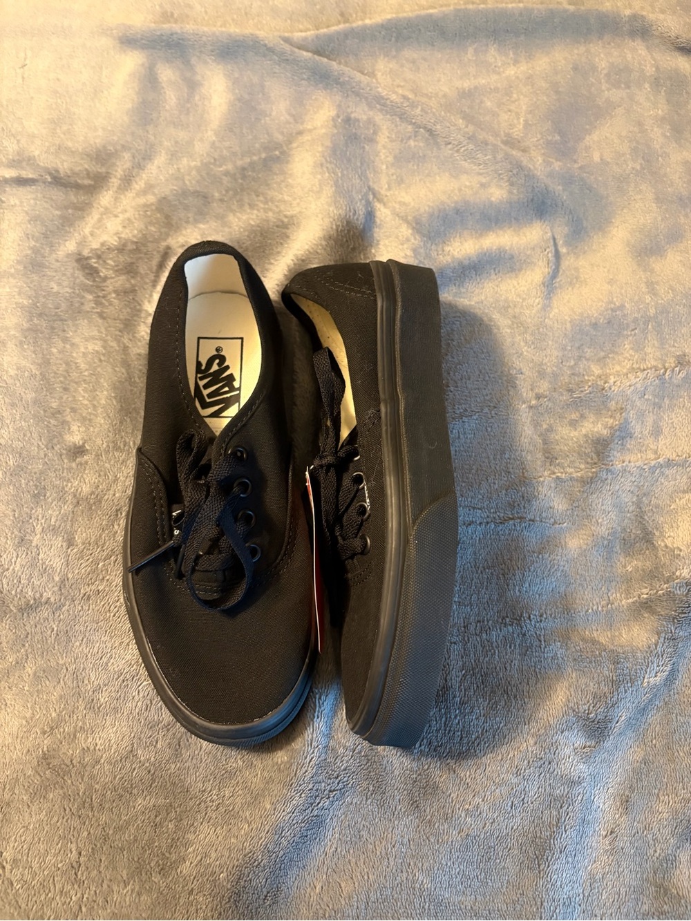 Unisex Vans Black Low-Top Canvas Sneakers Women’s Size 6 or Men’s Size 4.5